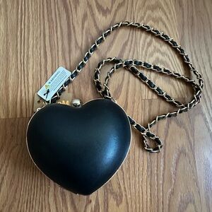 Heart-Shaped Black crossbody Bag with Chain Strap